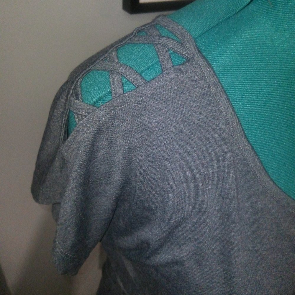 Gap Fit Cut Out Shoulder Cool Dry T-Shirt in Gray Sz M NWT